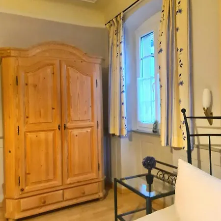 Konukevi Gaestehaus Zum Weinbauer *