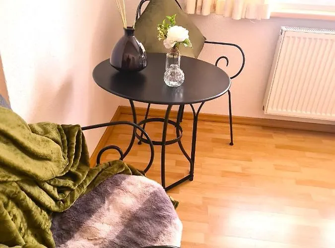 Gaestehaus Zum Weinbauer 罗特翁特尔里特堡