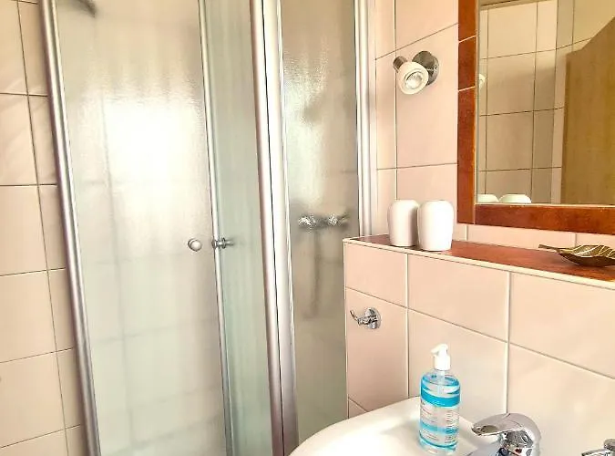 Gaestehaus Zum Weinbauer 3* 罗特翁特尔里特堡