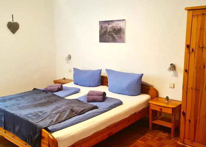 Gaestehaus Zum Weinbauer 3* 罗特翁特尔里特堡